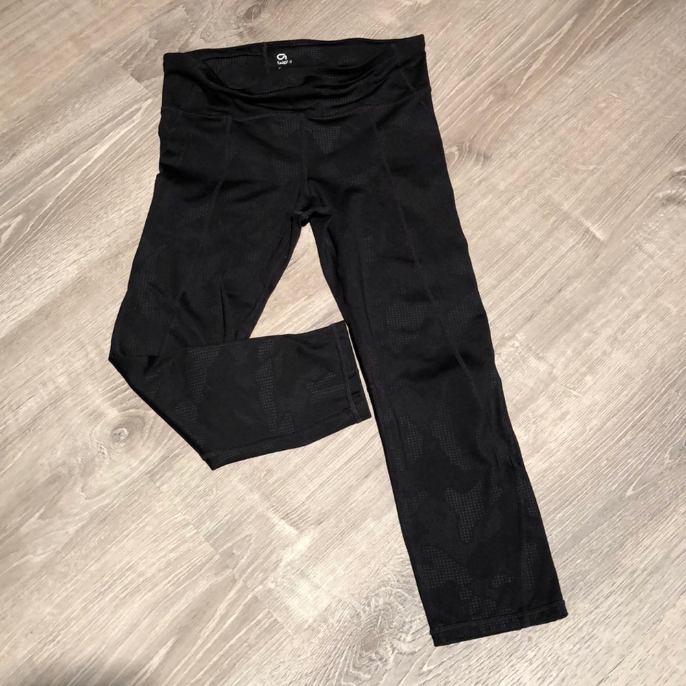 Gap sculpt compression cropped leggings size small